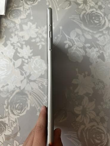 Samsung Galaxy Tab A (8.0”) planşet - Korpus: metal arxa panel, gümüş