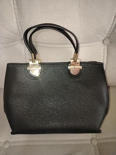 qadin penceyi: Qadın əl çantası – klassik qara. Cemi 1 defe goturulub, demek olar ki — 4