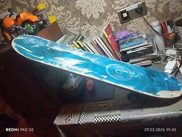 Skateboard – klassik ölçülü, iki uclu lövhə. - Lövhə materialı: ağac