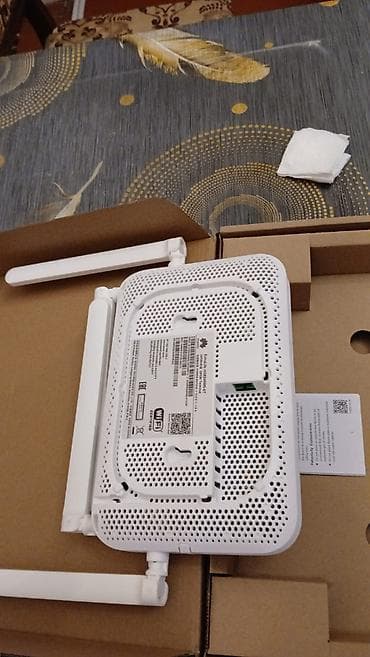 internet data: Huawei optik internet modemi/routeru. Şəkillərdə görünən ağ rəngli — 3