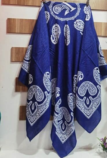 женские красные шарфы: Kəlağayılar. Bu kəlağayıların içi boş K hərfi ilə yazılıdı. Materialı — 15