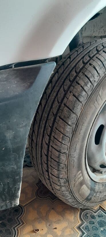 yük daşıma maşınları: Ağ rəngdə Ford Transit furqon, yük daşınması və ya kommersiya — 6