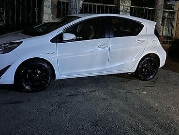 avto 444: Toyota Aqua: 1.5 l | 2018 il — 2