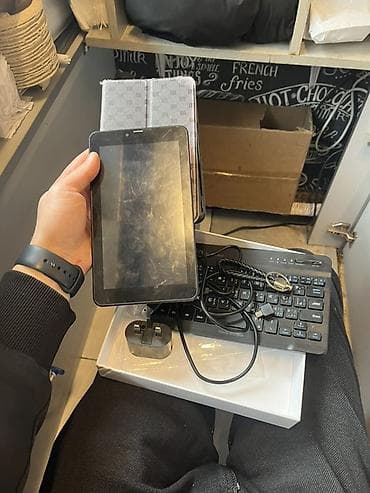 Audio: Planşet + aksesuar dəsti Satılır: - 7 düymlük kompakt planşet (ön — 1