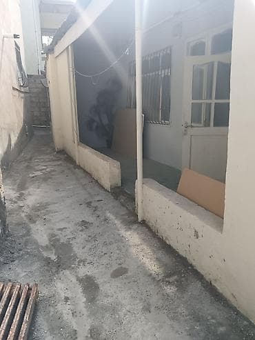 Mənzillər: Masazirda əsas yola yaxın yerdə yerləşen 3 otaqli orta temirli heyet — 6