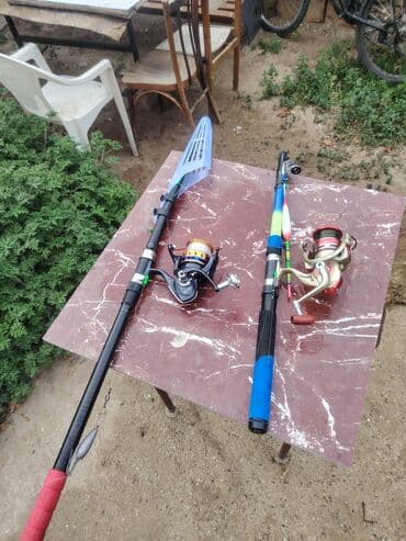 longines saat baku: - 2 ədəd teleskopik balıqçı çubuğu: biri qara (qırmızı tutacaqla) — 1