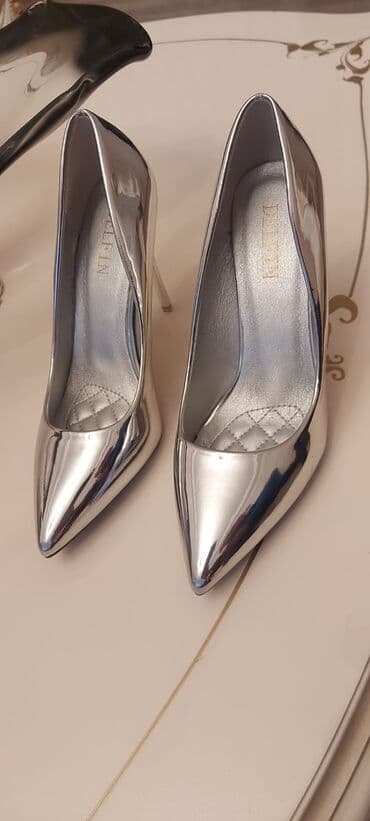 a klas: Cəmi 1 saat istifadə olunub Təzə ilə Eynidir.Məhsul: Qadın klassik — 6