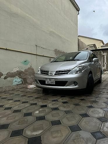 2008 nissan sunny: Nissan Tiida sedan, gümüşü rəng. - Kuzov: 4 qapılı sedan, orijinal — 2