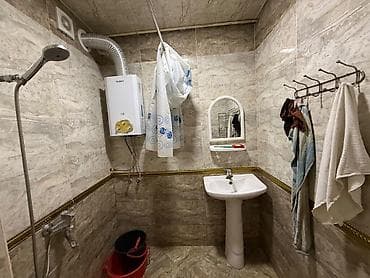 kirayə ev quba: 18ci mk 2otaq içi əşyalı ev kira verilir 320 AZN vasitəçi haqqı — 10