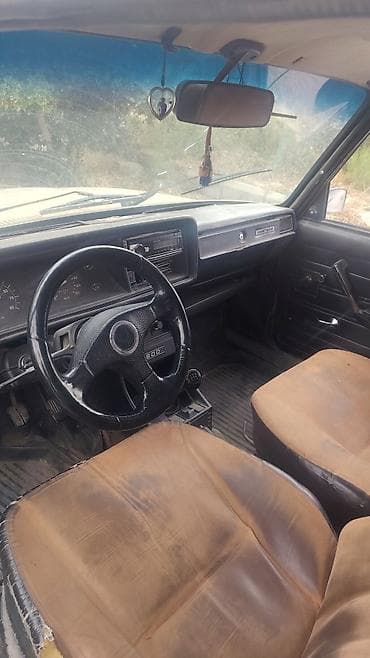2107 ucuz: VAZ 2107 sedan - Kuzov: 4 qapılı, bej rəng - Mühərrik: benzin - — 1