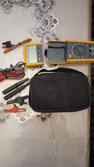 testerlər, miniatürlər: Fluke 233 multimeter — 3