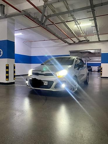 vito disk: Kia Rio: 1.4 l | 2013 il Sedan — 4