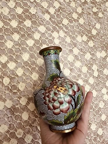 Vazalar: Bir vaza, Mis — 1