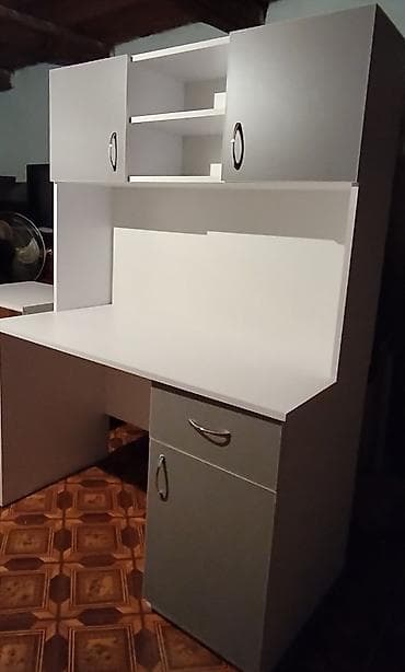 ofis kreslo satisi: Kompyuter/iş masası – üst dolablı model - Rəng: ağ və açıq boz — 3