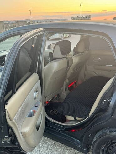 masin ucun uzlukler: Nissan Tiida sedan, qara rəng. - Ban növü: 4 qapılı sedan - Rəng — 2