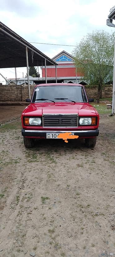 LADA 2107, qırmızı rəng, sedan kuzov. - Mühərrik: benzinli, arxa