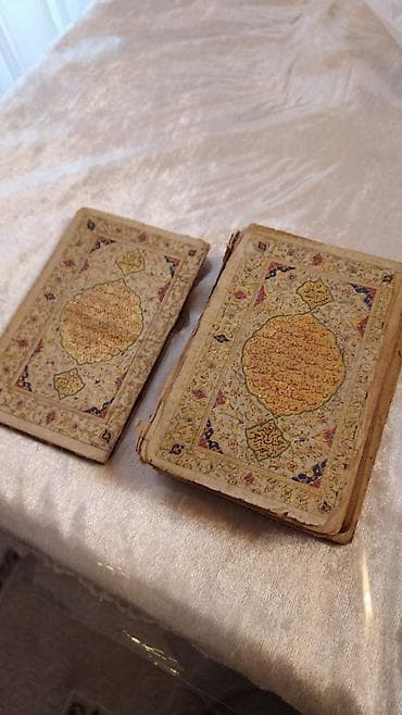 dərzilik kitabı: Məhsul: Əlyazma dua kitabları (2 ədəd), miniatür bəzəkli Təsvir: - — 2