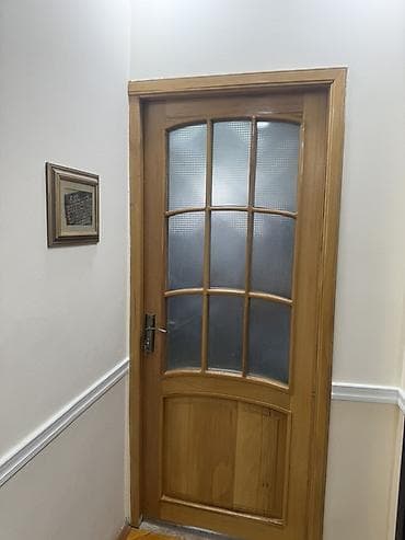 Taxta interyer qapısı – şüşəli model - Material: Təbii ağac (qatı