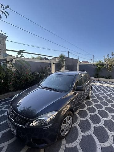 chat satisi: Kia Cee’d SW (universal), tünd boz rəng. - Gövdə tipi: universal (SW) — 3