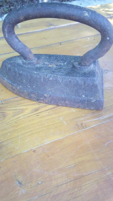 Qadimi utu.Cuqundandir agirdir.Antikvar awyadir.Yaxwi vaziyattadir