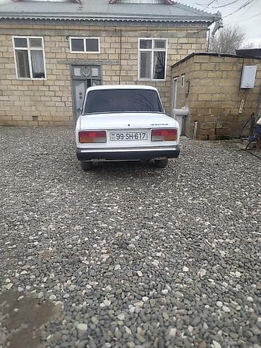 maşın satı: VAZ 2107, ağ rəng. Klassik kuzov, kvadrat faralar və xrom-qara ön — 2