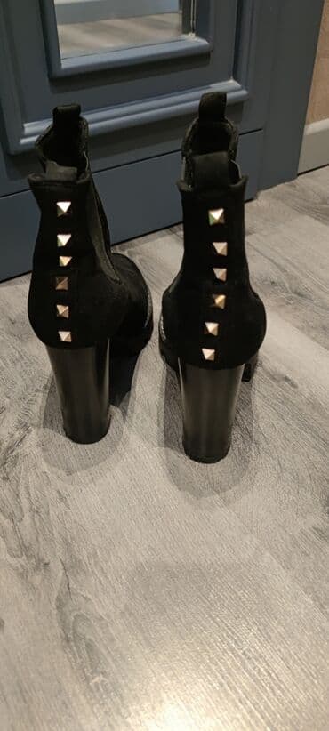 Ölçü: 40, rəng - Qara, İşlənmiş lalafo.az -da Ölçü: 40, rəng - Qara, İşlənmiş