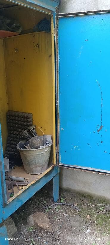 giris qapi: Dəmir alət şkafı (Həyət və qaraj üçün). Materialı: Möhkəm — 3