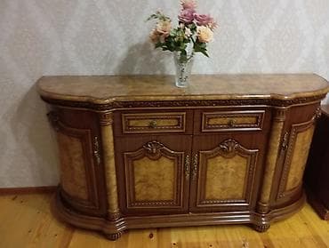 Klassik üslubda bəzəkli bufet/konsol dolabı. - Material: Taxta
