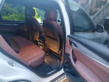 man sat: BMW X5: 2 l | 2017 il Ofrouder/SUV — 5