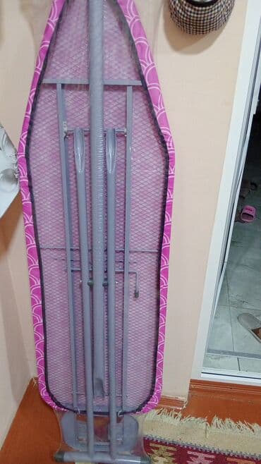 lovhe olculeri: Ütü masası - Rəng/dizayn: Çəhrayı rəngli, ağ qövs naxışlı örtük - Üst — 2