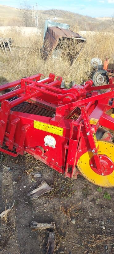 Kənd təssərüfatı avadanlığı: Kartof yığan maşın – traktor qoşqusu Məhsul təsviri: - Traktorun arxa — 5