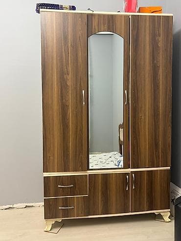 alt stolu: Geniş tutumlu paltar şkafı - Material: ağac teksturalı laminat — 1