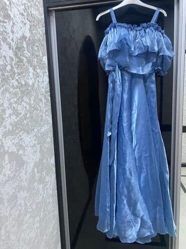 Zərif mavi rəngdə uzun ziyafət/abiye don. - Parlaq, yüngül — 2