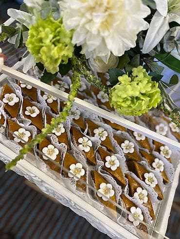 İdeal veziyyetde xonça desti satılır ikinci el .
Qiymet 750-800 azn — 2