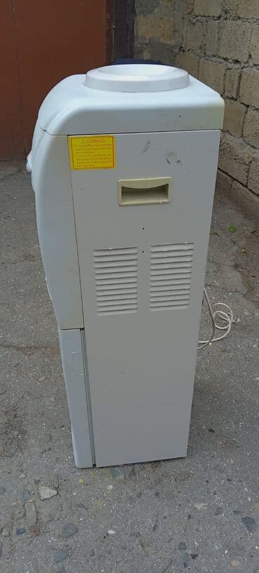 işlənmiş su çənləri: Bosh firmasının su dispenseri, təzə deyil,amma yaxşı — 5