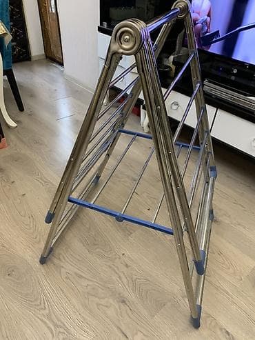 Paslanmayan metalladan hazırlanmış paltarqurudan. A‑şəkilli