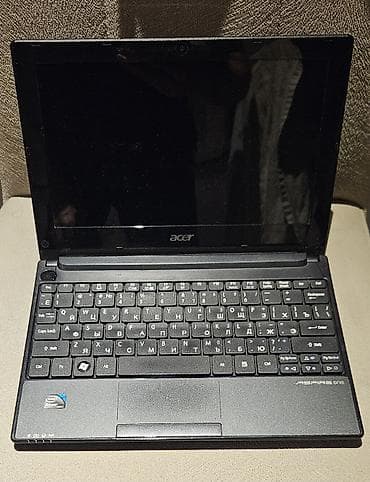 Acer Aspire one netbuku. Windows 7 yazılıb. İşlək vəziyyətdə ekranın