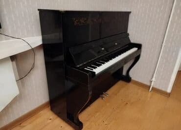 royal cat jakne: Şaquli pianino – klassik qara korpus, üst paneldə qızılı ornamentlər — 1