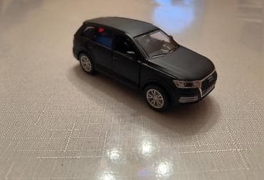 4 ilə audi: Metal oyuncaq avtomobil – qara rəngli SUV model. Xüsusiyyətlər: - — 2