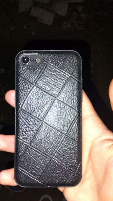 beko 8: IPhone 8, Qara, Barmaq izi — 2