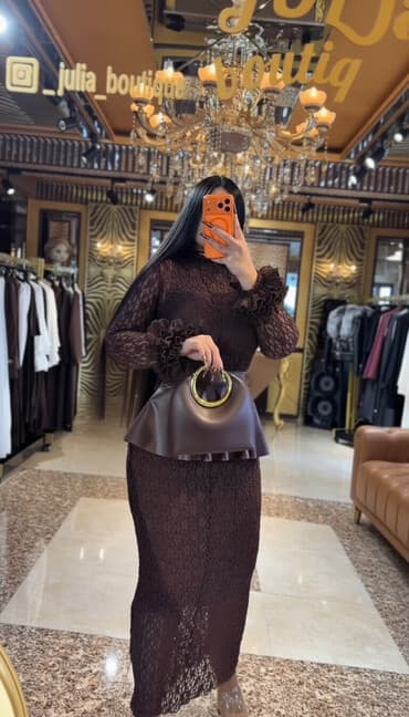 ziyafət geyimləri 2024: Qəhvəyi rəngdə zərif geyim dəsti - Məhsul: Dantel detallı uzun don + — 1