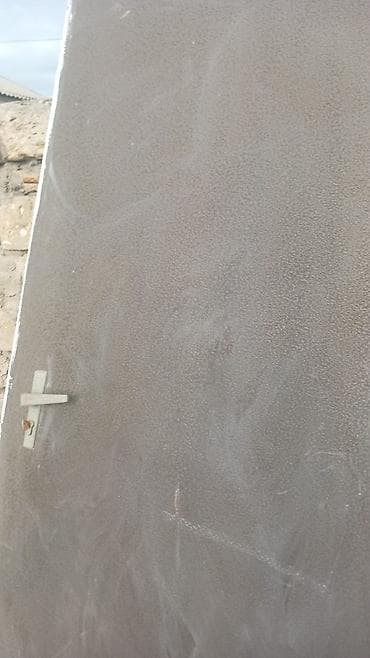 Metal qapı paneli - Material: qalın metal təbəqə, səthdə teksturalı