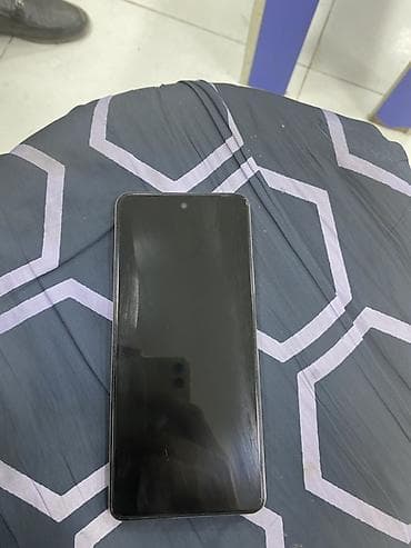 philips xenium 9@9h: Tecno Spark, rəng - Qızılı — 1