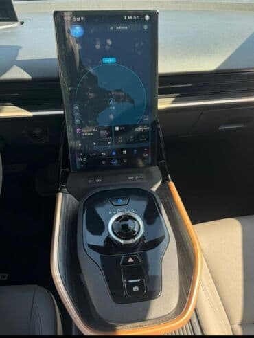 chevrolet azerbaijan satis merkezi: Bu, dörd qapılı, gümüşü rəngli elektrik avtomobilidir. Avtomobilin — 5
