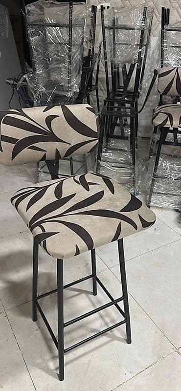 oyunçu stulu: Məhsul: Bar/taburet tipli stul - Dizayn: Açıq bej rəngli oturacaq və — 3