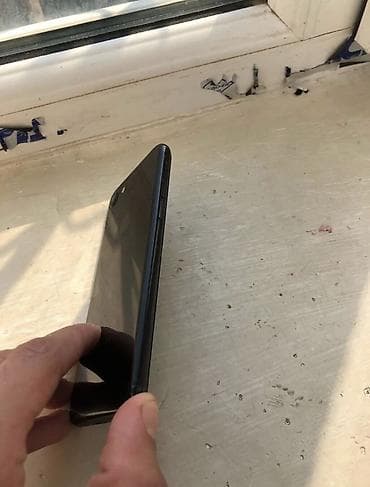 ayfon dubay 14: IPhone 7, Jet Black, Barmaq izi — 4