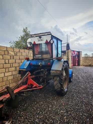 купить измельчитель сена бу: Mavi rəngli kabinli traktor - Güclü dizel mühərrikli, ön şüşəli kabin — 5