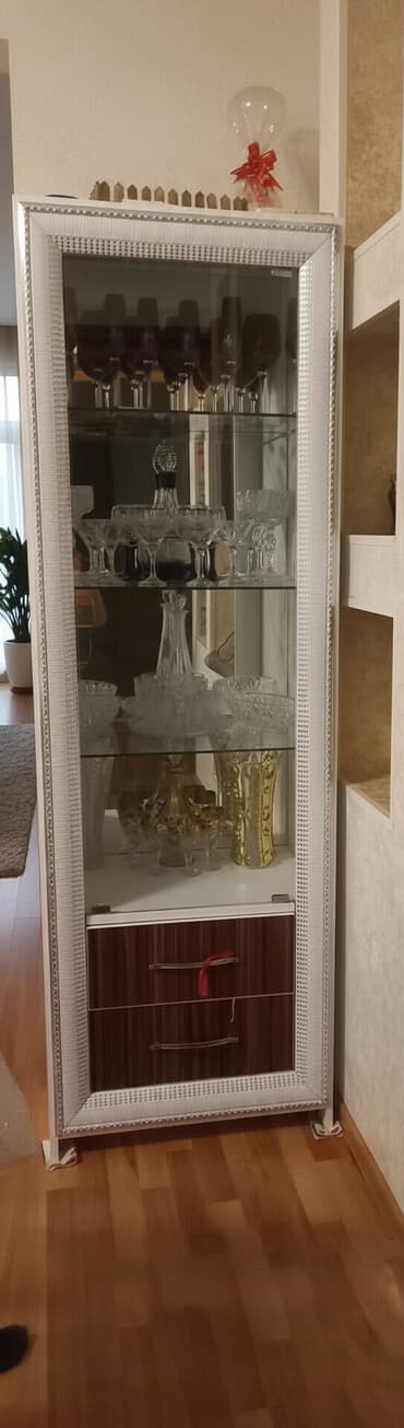 Şüşəli dolab vitrini, İşlənmiş, Ünvandan götürmə