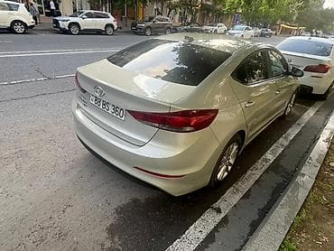 Hyundai Elantra: 2 l | 2017 il Sedan — 4