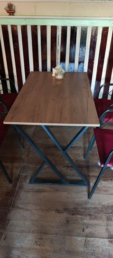 parca topdan satis: Metal çərçivəyə və tünd qırmızı məxmər oturacaq və arxalığa malik — 3